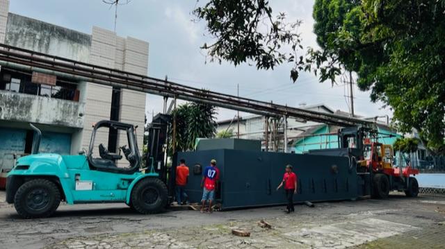 Forklift 20 ton dan forklift 16 ton gotongan boiler, Rental Forklift Semarang, Sewa Forklift Semarang, Persewaan Forklift Semarang