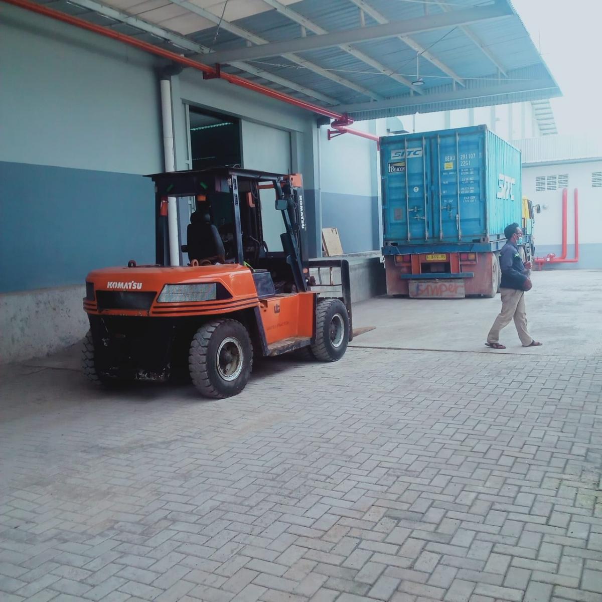 Forklift 5 Ton Unloading, Rental Forklift Semarang, Sewa Forklift Semarang, Persewaan Forklift Semarang