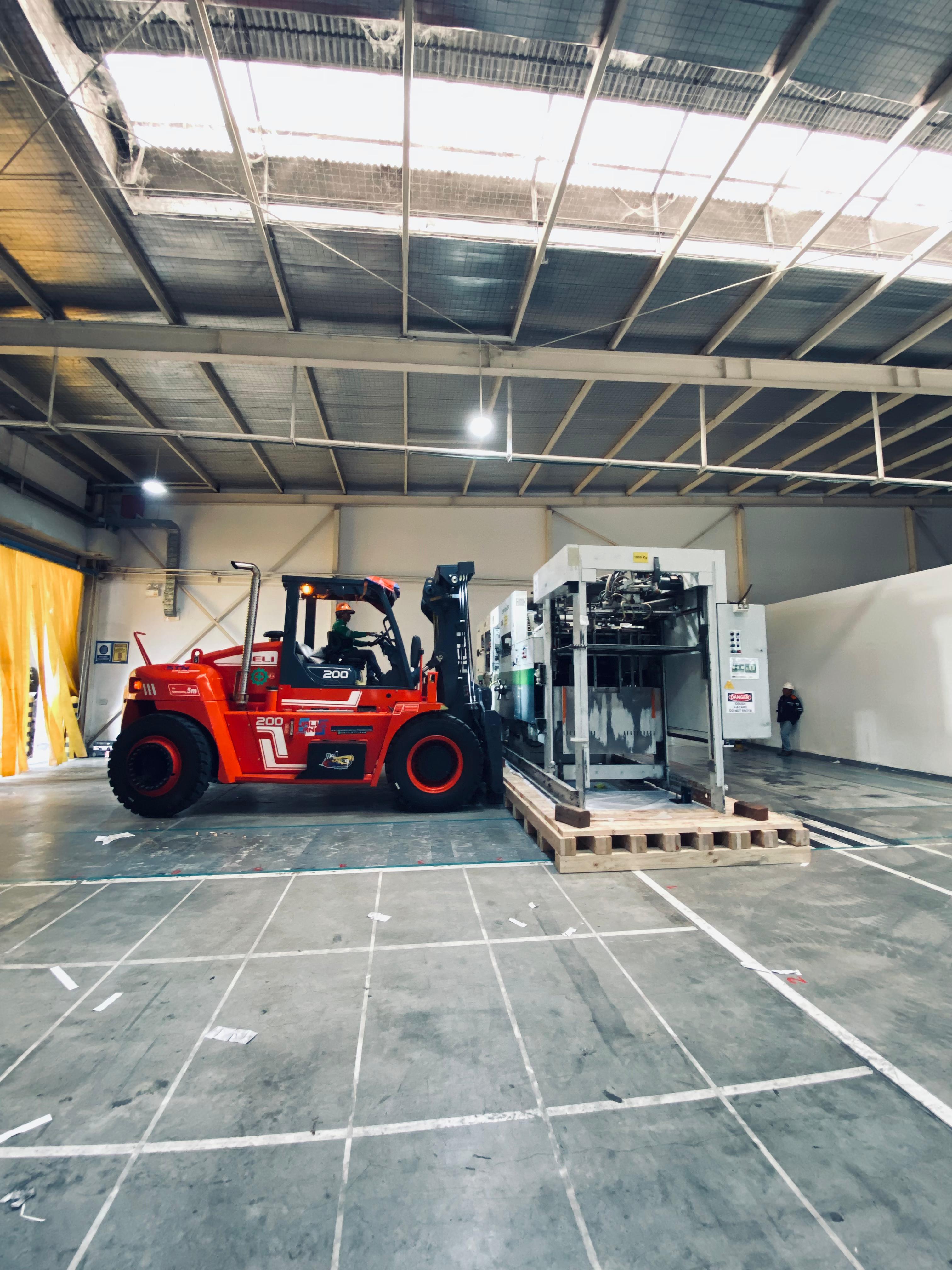 Forklift 20 ton moving mesin kertas