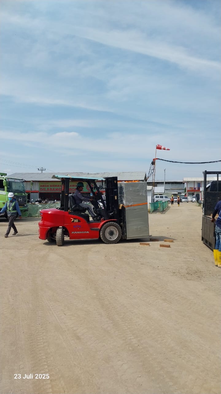 Forklift 3 ton kerja proyek - CV. Sakti Trans Nusantara