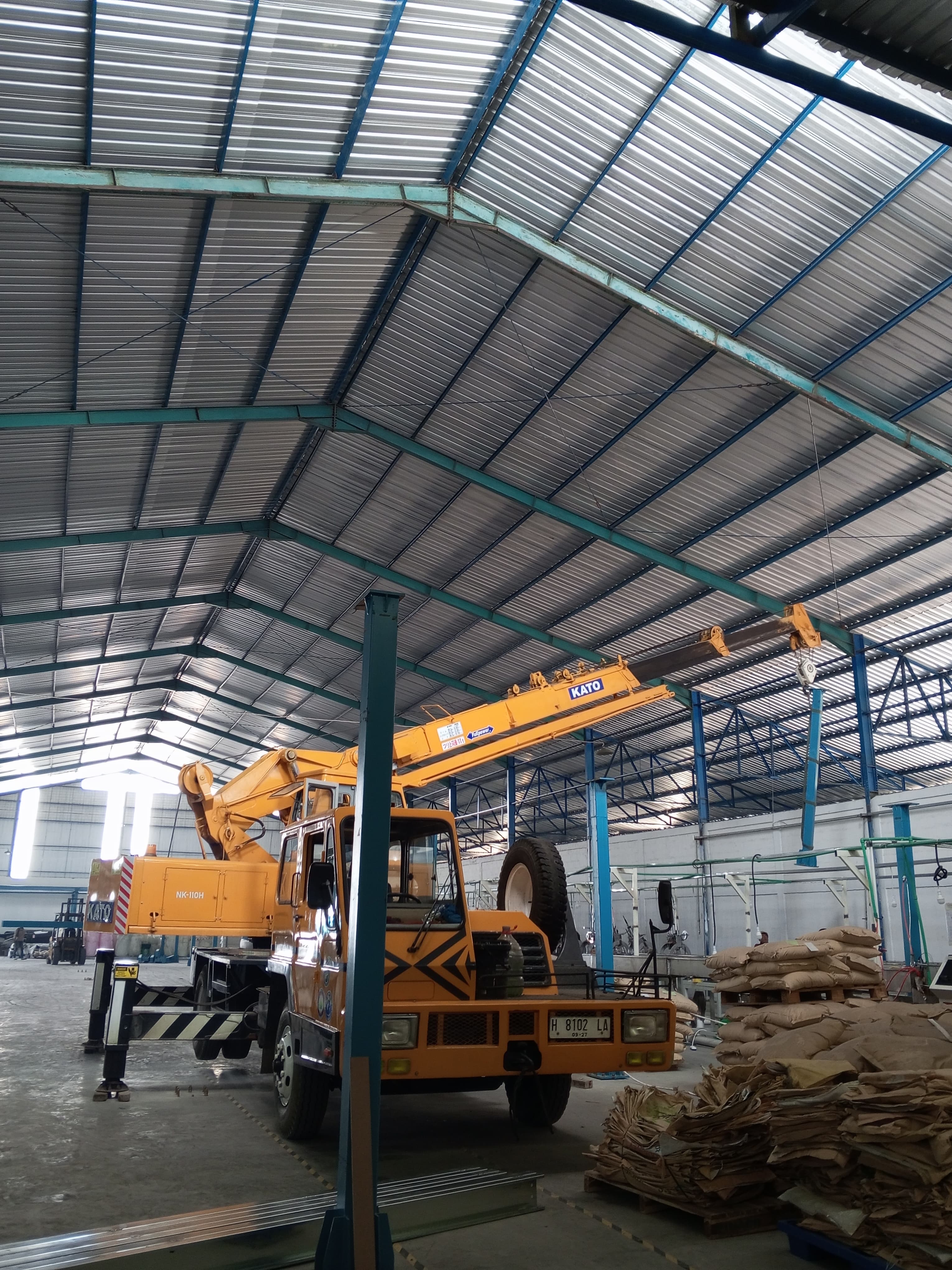 Mobil crane 12 ton erekesen baja 