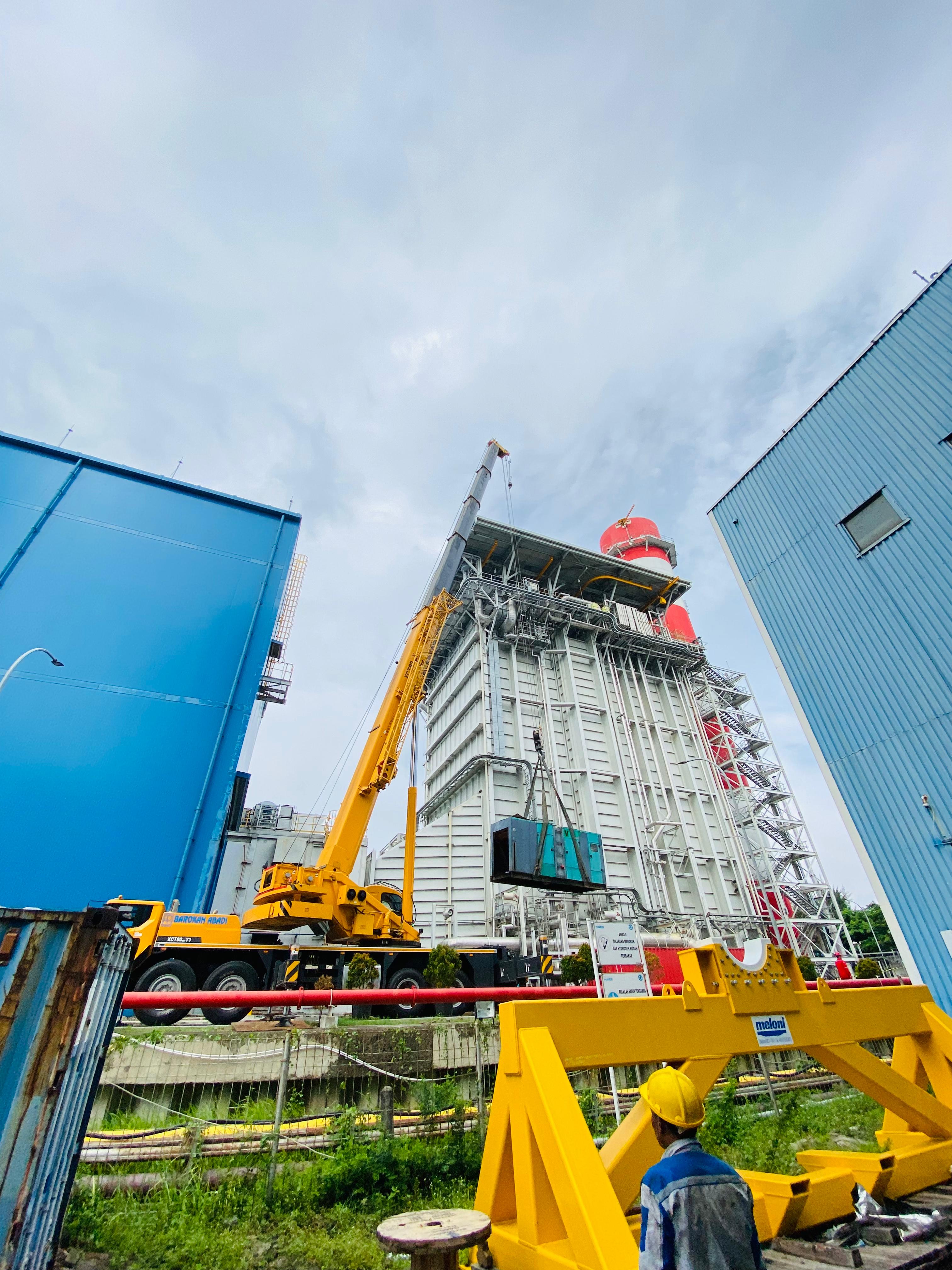 Mobil crane 80 ton moving genset PLTU Tambaklorok