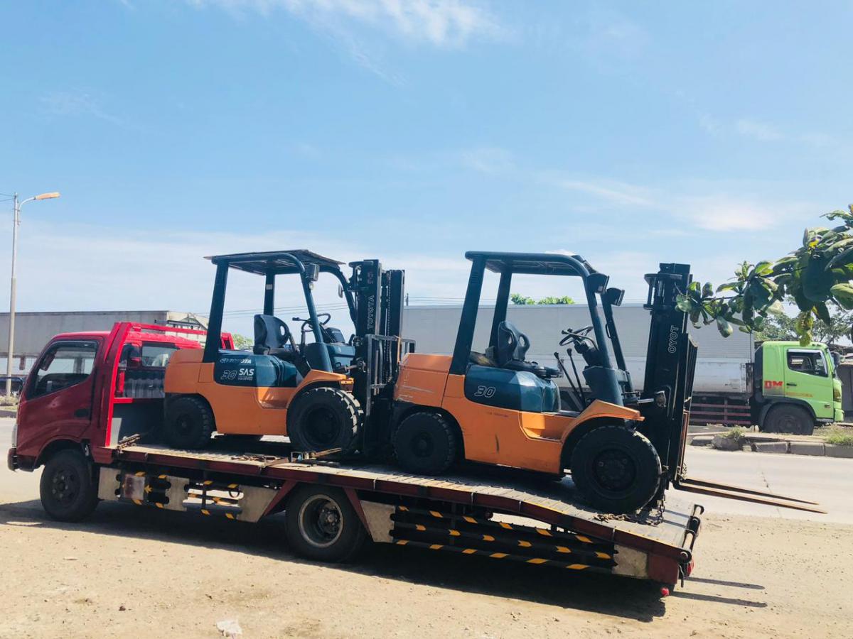 Pengiriman & Mobilisasi Forklift ke Lokasi Proyek - CV. Sakti Trans Nusantara
