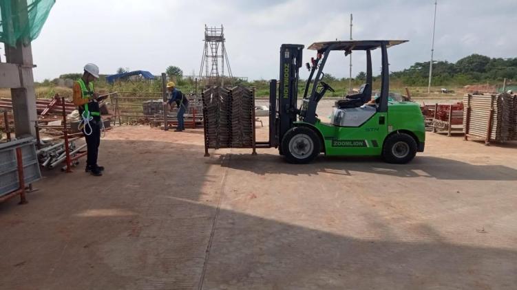 Header Image - 5 Keuntungan Rental Forklift Semarang Kapasitas 3 Ton - CV. Sakti Trans Nusantara