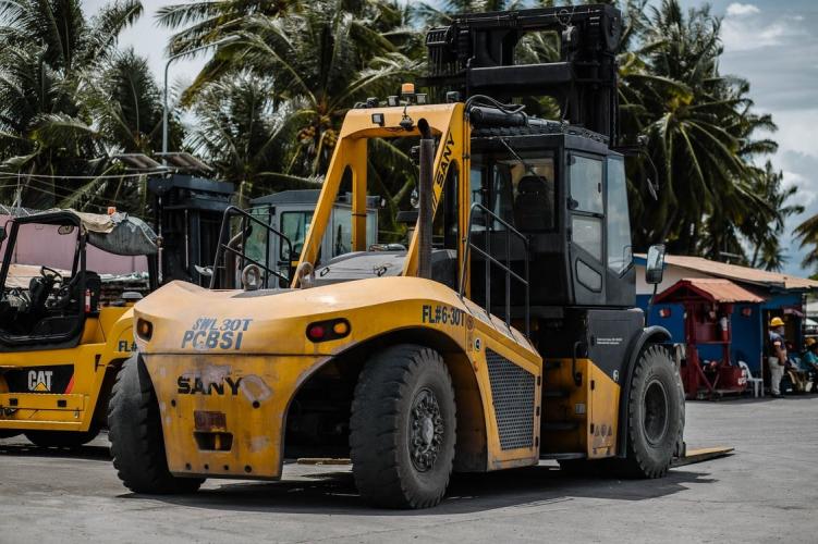 Header Image - Cara Sewa Forklift Semarang Melalui Online yang Praktis - CV. Sakti Trans Nusantara