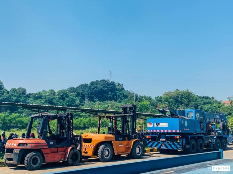 JASA SEWA RENTAL FORKLIFT dan CRANE SEMARANG Buka 24 Jam