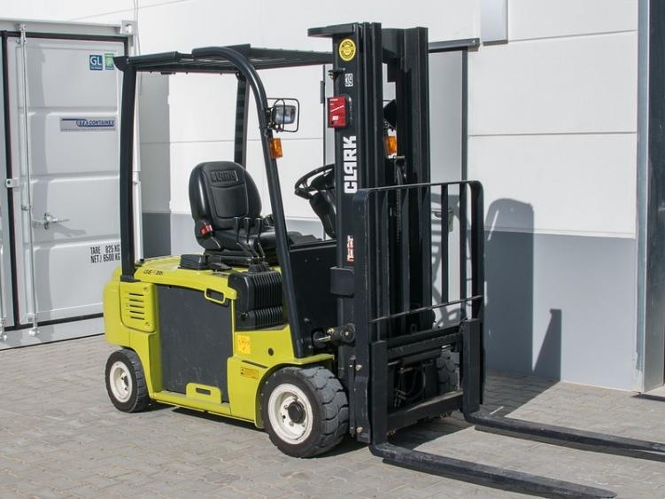 Header Image - Manfaat Rental Forklift Semarang, Membantu Kebutuhan Anda - CV. Sakti Trans Nusantara
