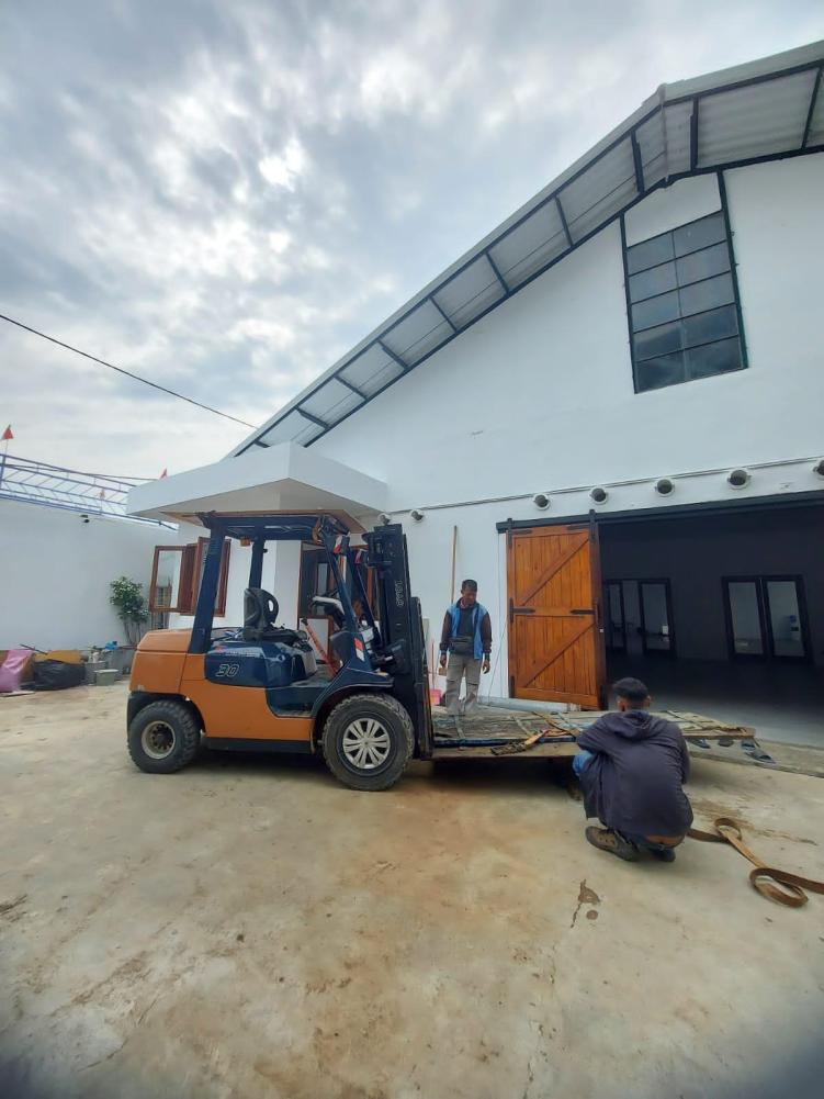 Header Image - Pentingnya Memilih Layanan Rental Forklift Semarang yang Tersertifikasi - CV. Sakti Trans Nusantara