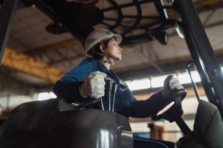 Header Image - Rental Forklift Semarang Hadir dengan Operator Profesional dan Proses Penyewaan Kilat - CV. Sakti Trans Nusantara