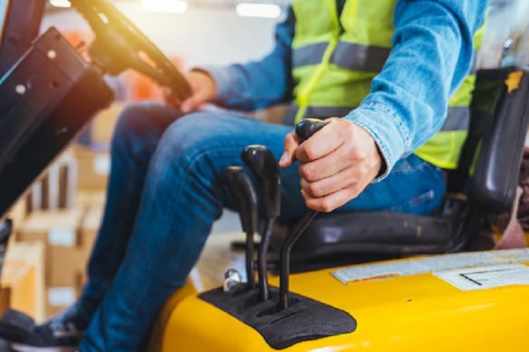 Header Image - Rental Forklift Semarang Lebih Aman, Perhatikan Hal Penting Ini - CV. Sakti Trans Nusantara