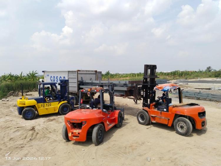 Header Image - Rental Forklift Semarang Meringankan Pekerjaan di Industri Konstruksi - CV. Sakti Trans Nusantara