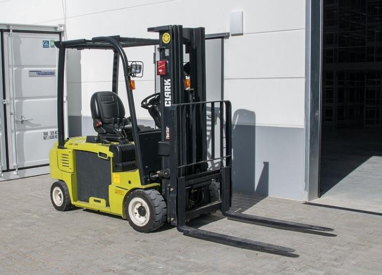 Header Image - Rental Forklift Semarang Paling Bisa Diandalkan, Cek Disini! - CV. Sakti Trans Nusantara