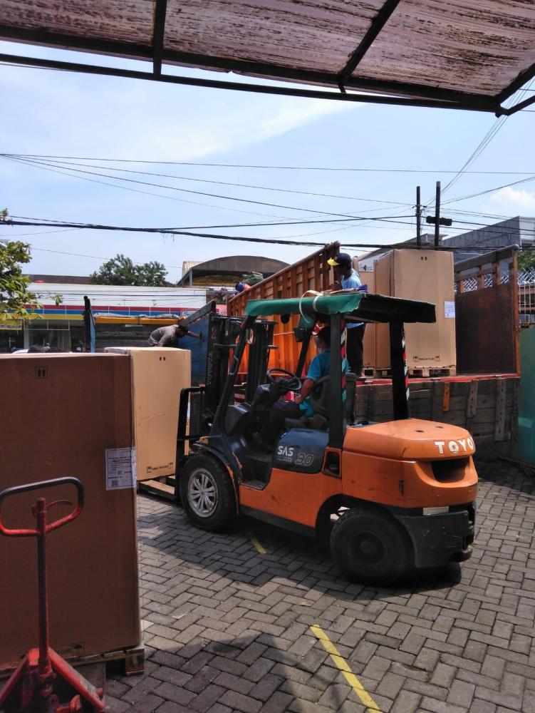 Header Image - Rental Forklift Semarang, Solusi Angkut Barang di Area Jawa Tengah - CV. Sakti Trans Nusantara