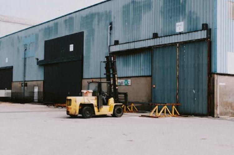 Header Image - Rental Forklift Semarang Tawarkan Ukuran 3 Ton Sampai 15 Ton - CV. Sakti Trans Nusantara