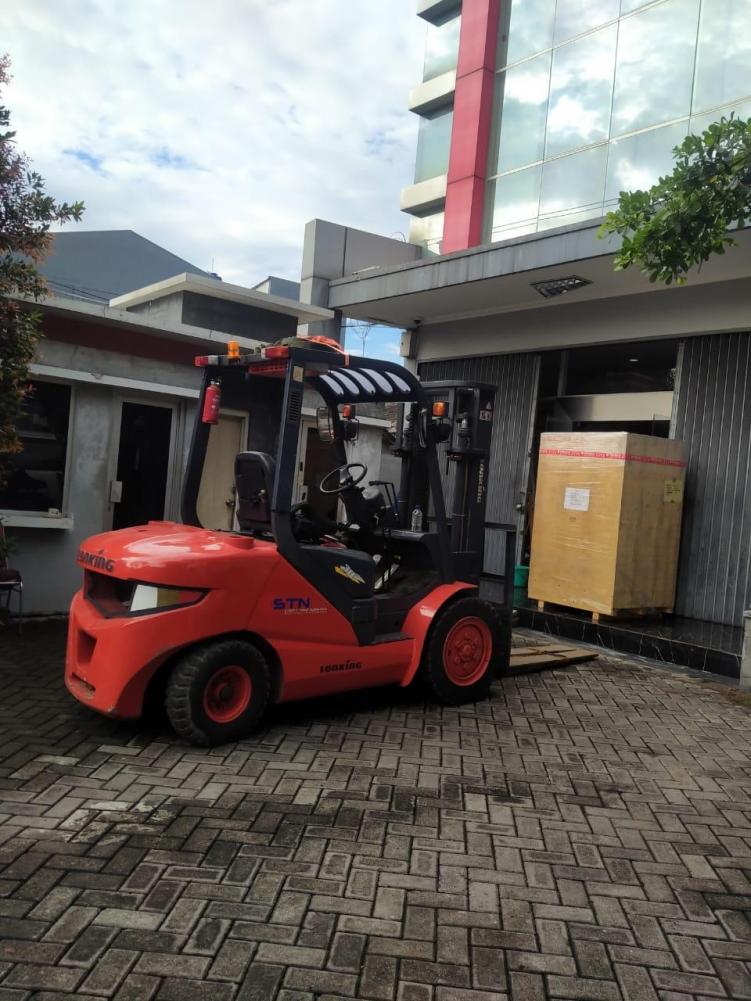 Header Image - Rental Forklift Semarang untuk UMKM, Dukung Bisnis Tumbuh Lebih Cepat - CV. Sakti Trans Nusantara