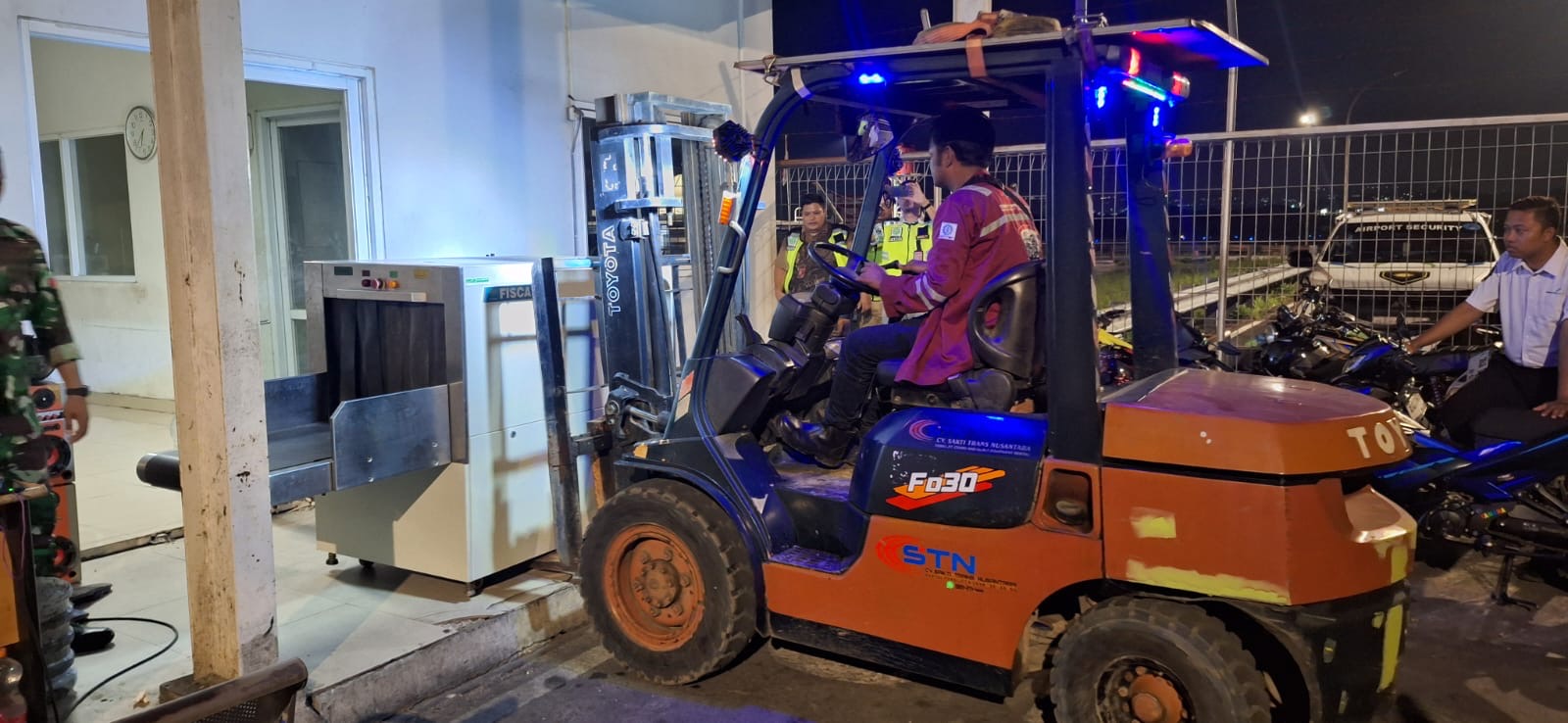Header Image - Rental Forklift Semarang 10 Ton untuk Proyek Konstruksi - CV. Sakti Trans Nusantara