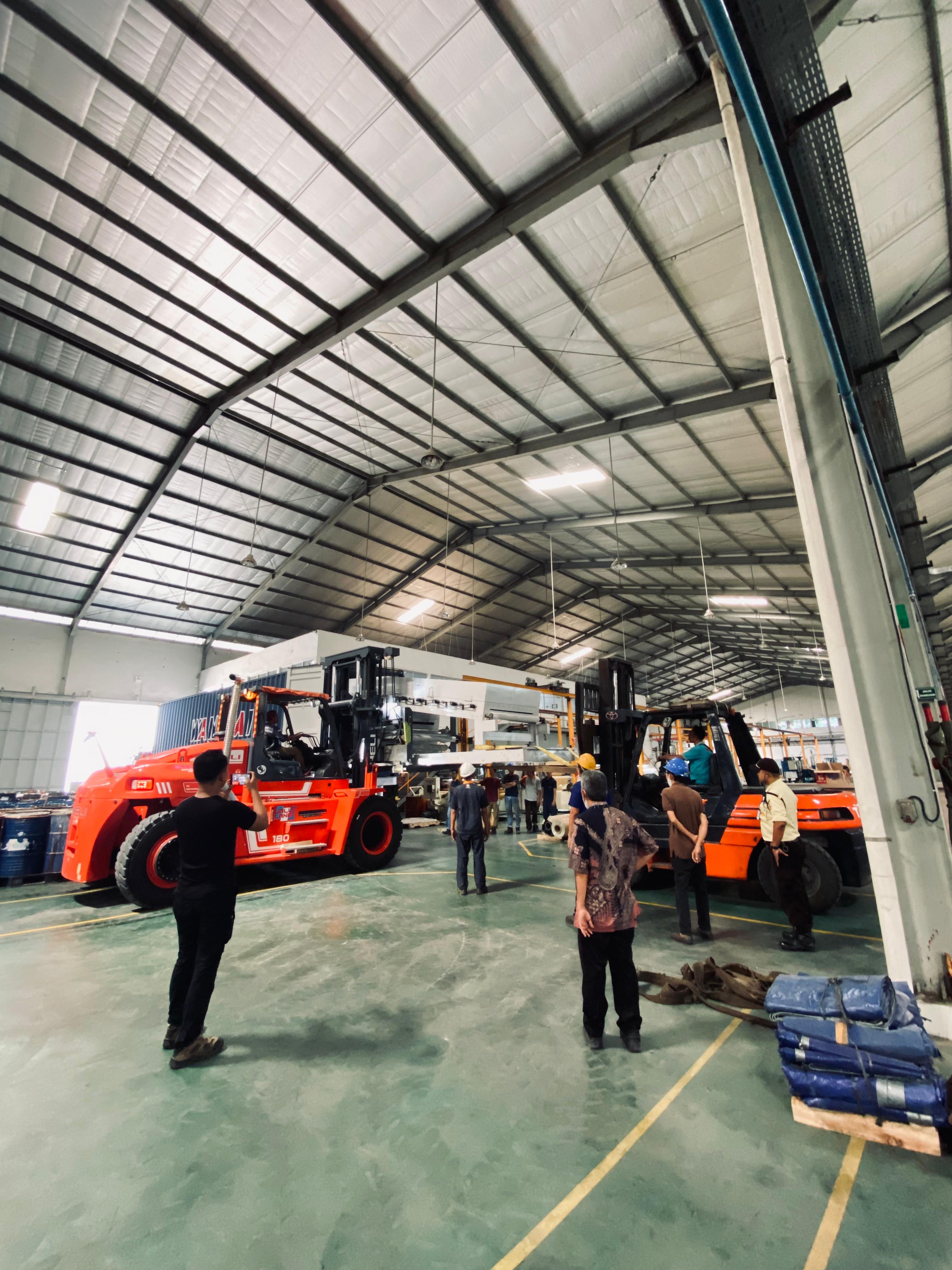 Header Image - Rental Forklift Semarang 3 Ton untuk Proyek Skala Kecil - CV. Sakti Trans Nusantara