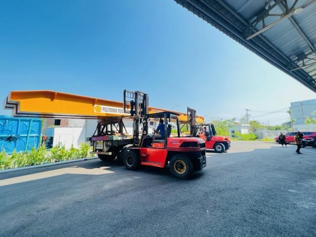 Header Image - Sewa Forklift Semarang, Keuntungan Sewa Dibanding Membeli - CV. Sakti Trans Nusantara