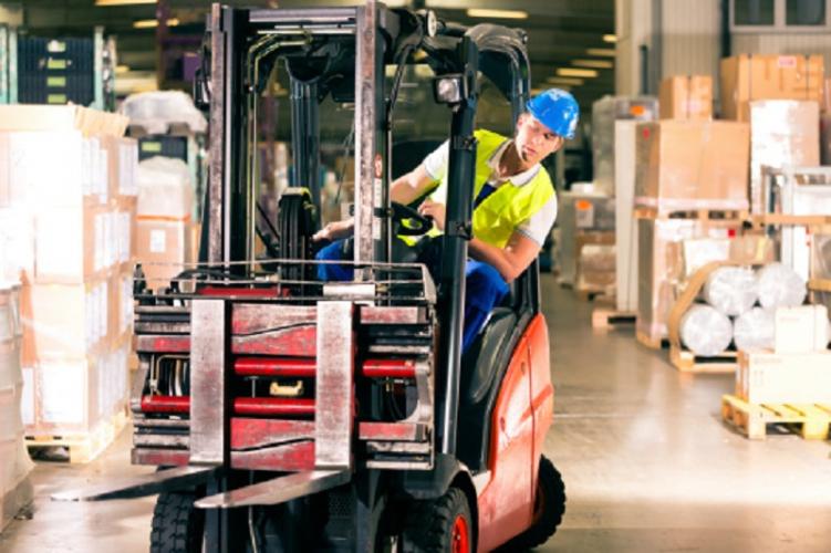 Header Image - Sewa Forklift Semarang Operator Sendiri, Berikut Hal yang Perlu Diketahui - CV. Sakti Trans Nusantara