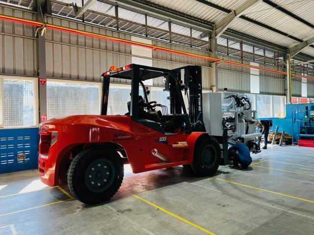 Header Image - Sewa Forklift Semarang Penuhi Kebutuhan dengan Kondisi Prima - CV. Sakti Trans Nusantara