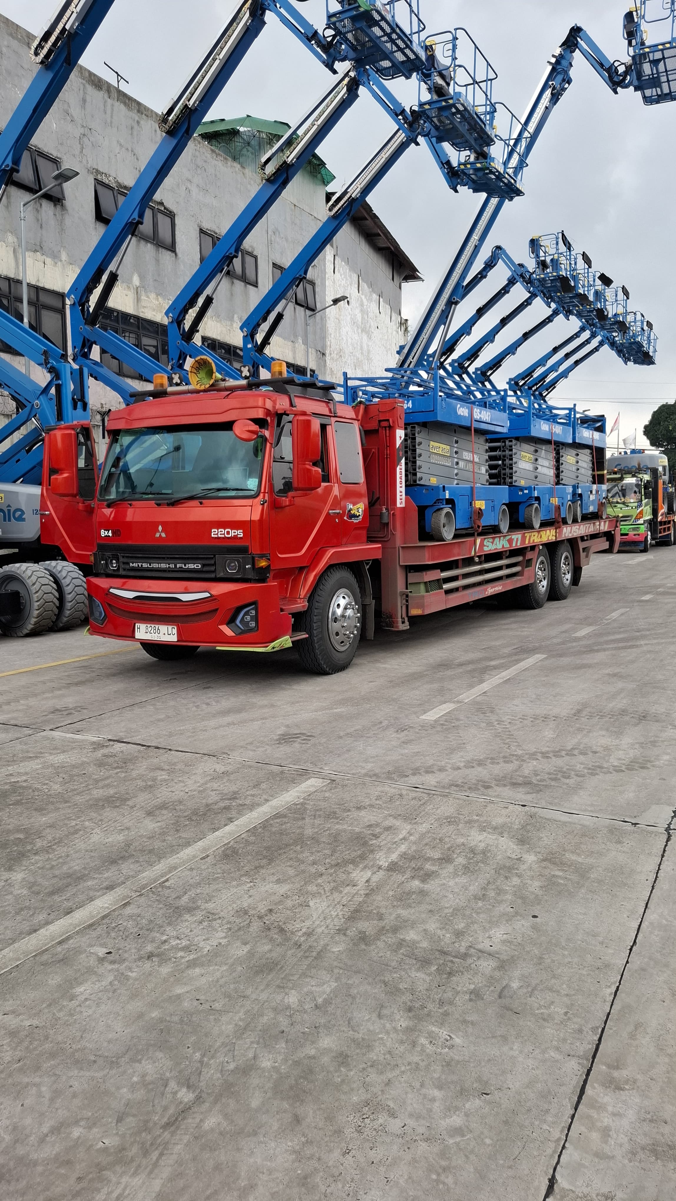 Header Image - Selfloader mobilisasi langsir scissorslift - CV. Sakti Trans Nusantara