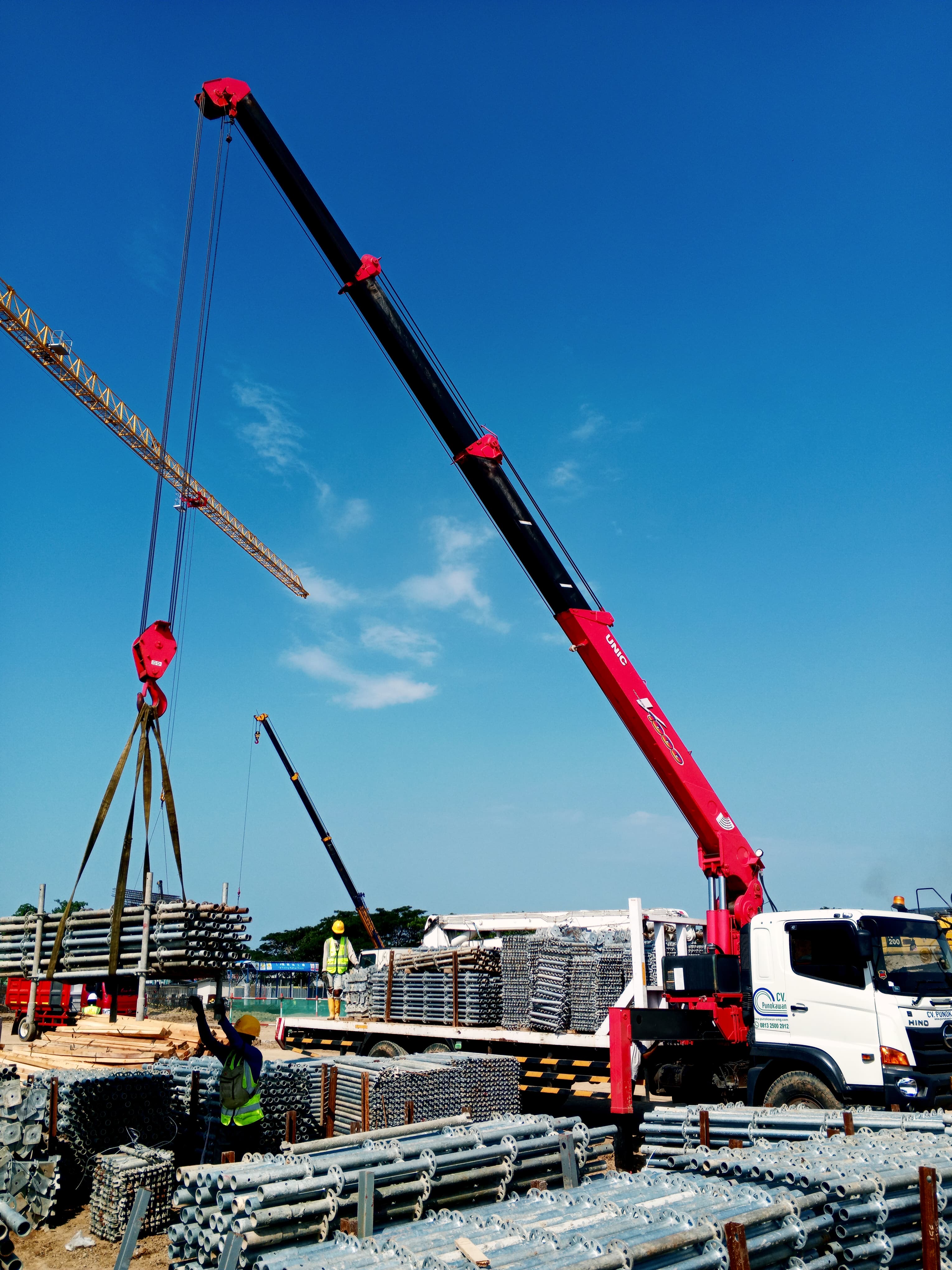 Tmc 10 ton moving material proyek